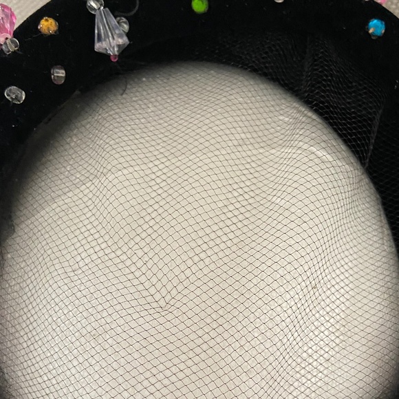 Fabulous 40s Pill Box Hat by Mr. Milton - Picture 4 of 4